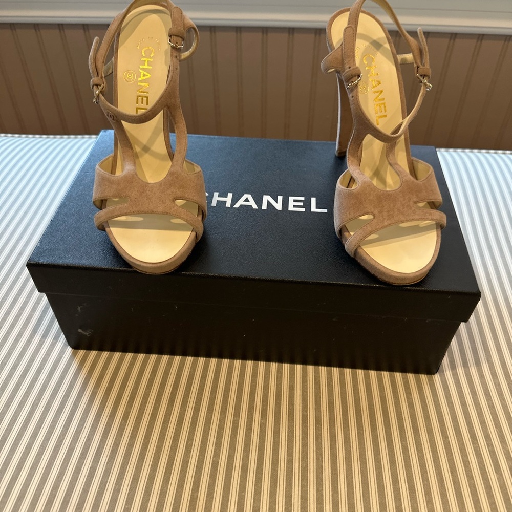 Chanel heels size 37